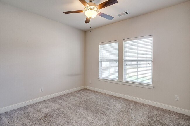 Building Photo - Short Term Rental- 4 Bed, 2 Bath Home Near TCU-  76109