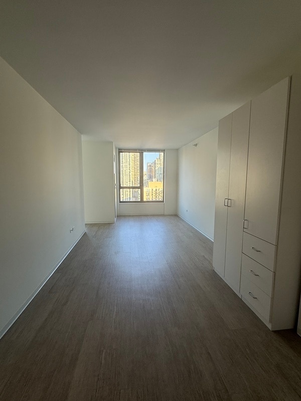 Building Photo - 152 W Superior St