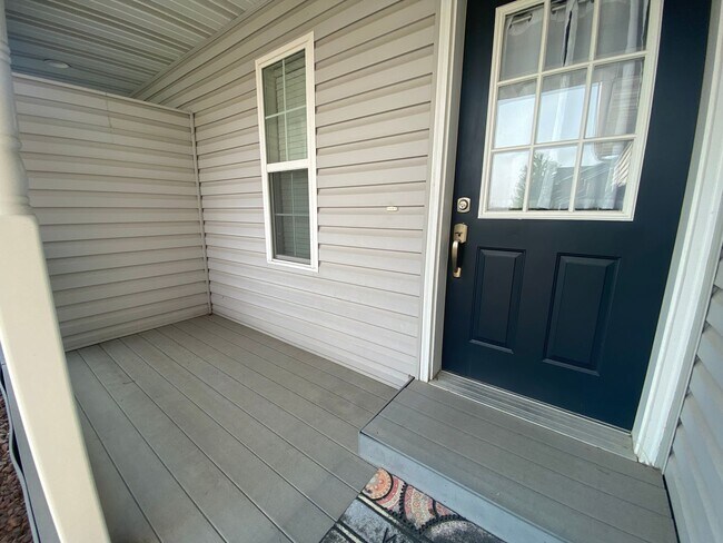 Building Photo - A RELAXING RETREAT - 3 bd/2.5 bath Twin Home for Rent