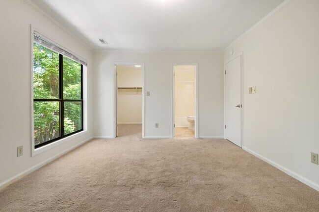 Building Photo - 3-Bedroom Townhouse in the Heart of Cary