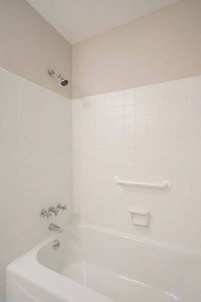 Building Photo - Brentwood Oasis: Newly Renovated 3 Bed, 2 ...
