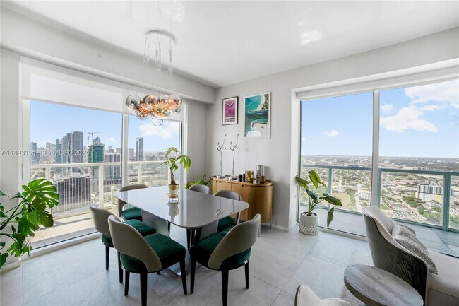 Building Photo - 1900 N Bayshore Dr