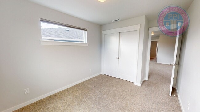 Building Photo - **Reed's Crossing / Rosedale Parks! Luxury Townhome, Desirable End Unit, Community Pool, Clubhous...