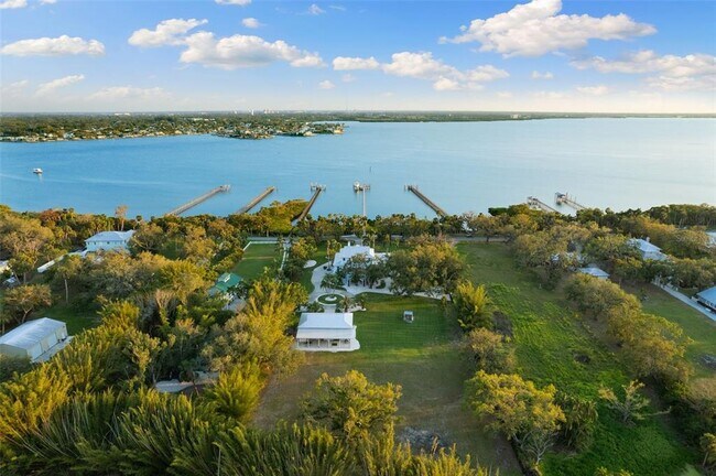 Building Photo - 450 Bayshore Dr