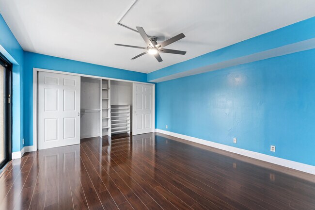 Building Photo - 301 Waterview Dr