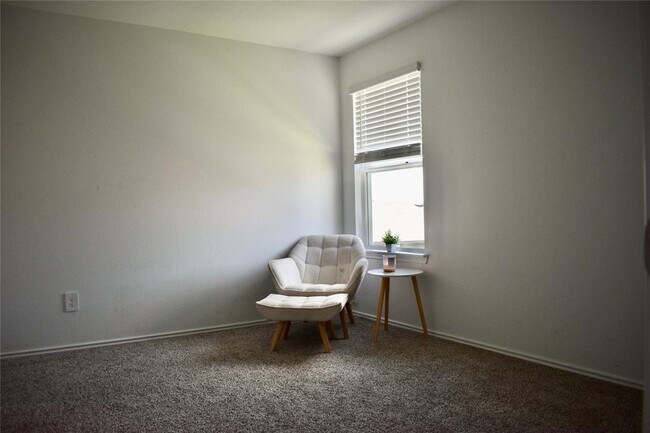 Building Photo - 1811 Legacy Hills Dr