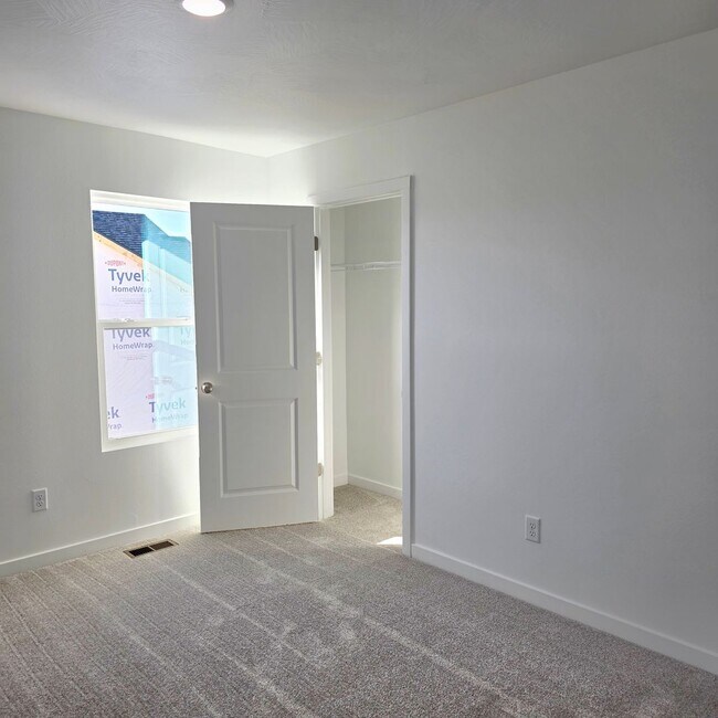 Building Photo - Brand New 4 Bedroom Home