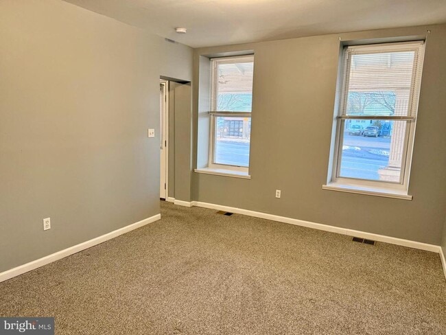 Building Photo - 2933 E High St