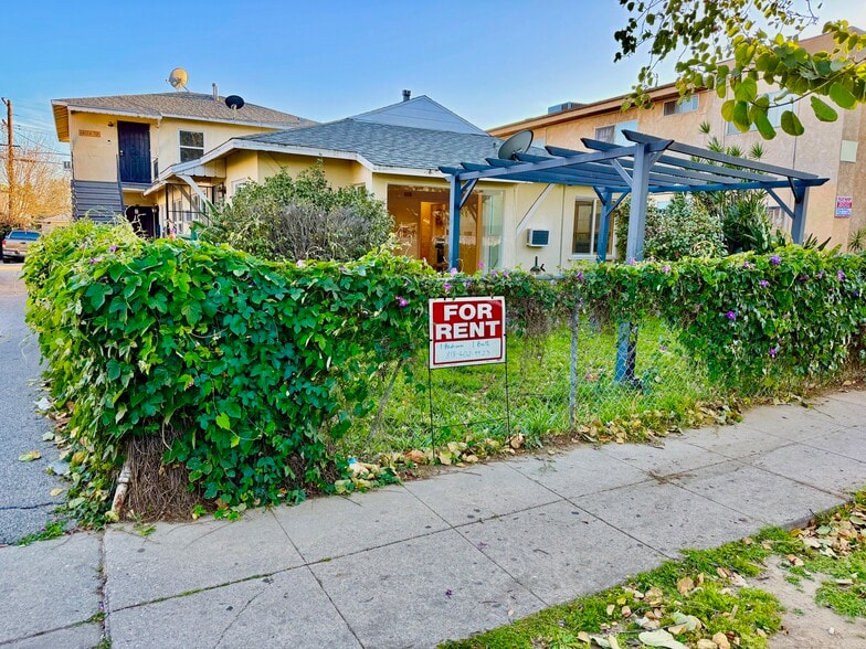 Building Photo - 14122 Delano St