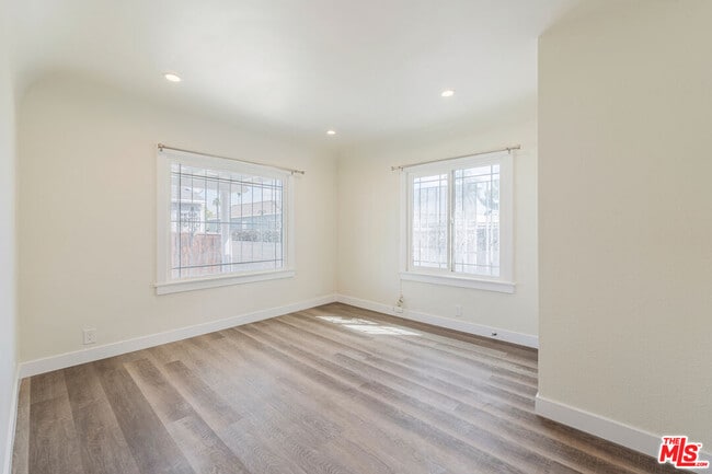 Building Photo - 1628 W 80th St