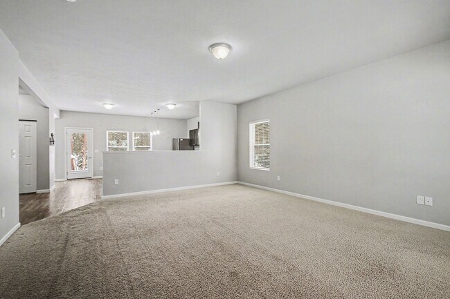 Building Photo - Outstanding Neighborhood in Saugatuck for Long Term Lease!