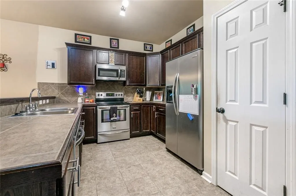 Building Photo - 28453 Apple Blossom Ln