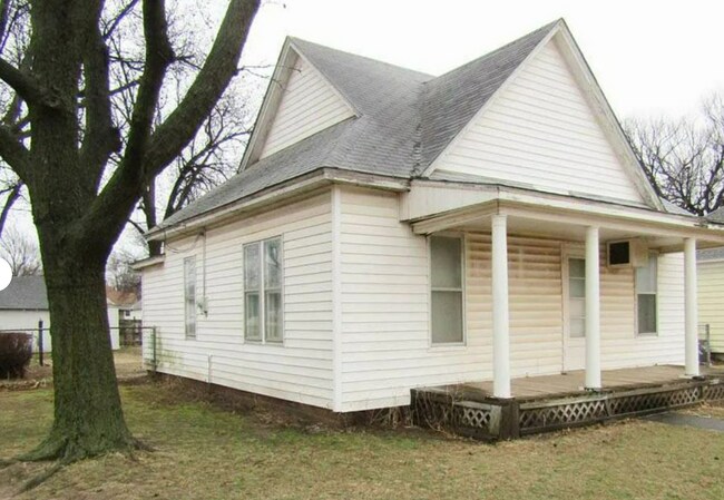 Front Porch - 1031 N Jefferson St