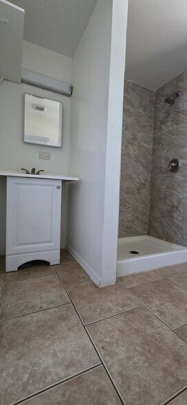 Building Photo - 212 S 93rd Ave