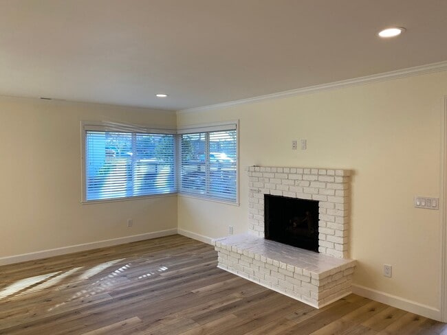 Building Photo - 856 Marino Pines Rd