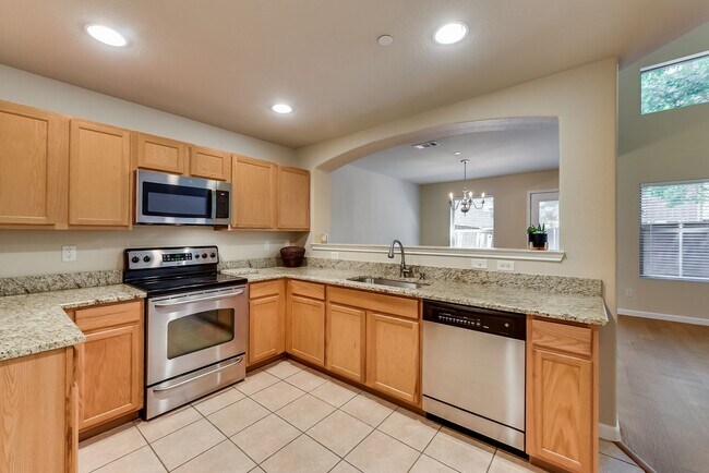 Building Photo - COMING SOON! CHARMMING 2 BEDROOM TOWNHOME ...