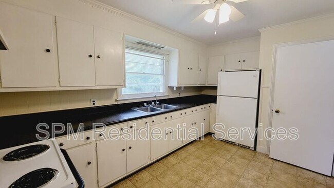 Building Photo - 2512 Castle Hayne Rd