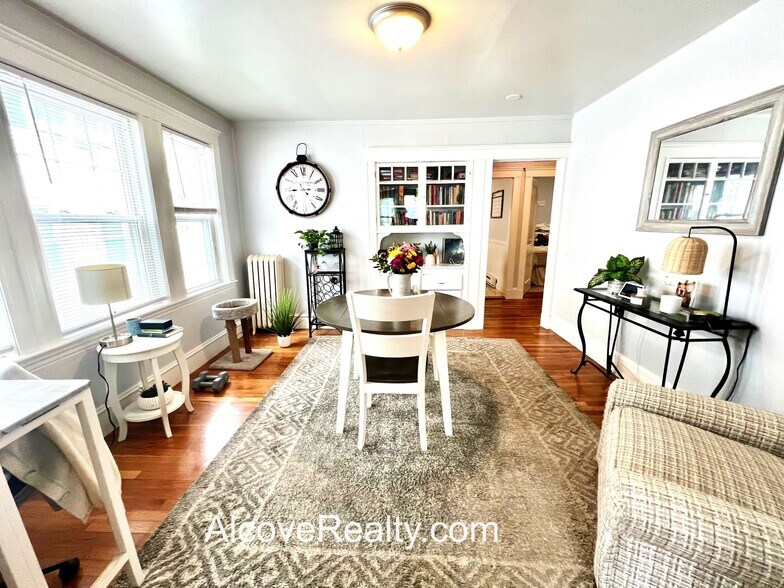 Building Photo - 39 Sterling St