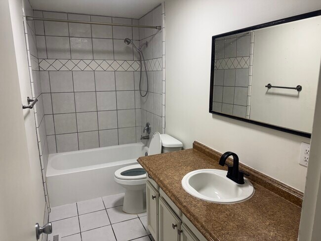 Building Photo - 459 N 400 E