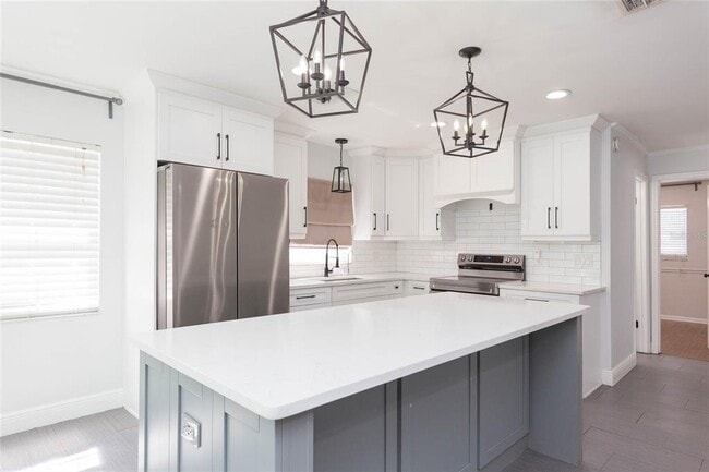 Building Photo - 2307 Lincoln Ct