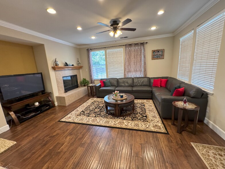 Building Photo - 2901 Embleton Ln