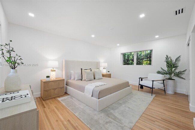 Building Photo - 5211 Granada Blvd