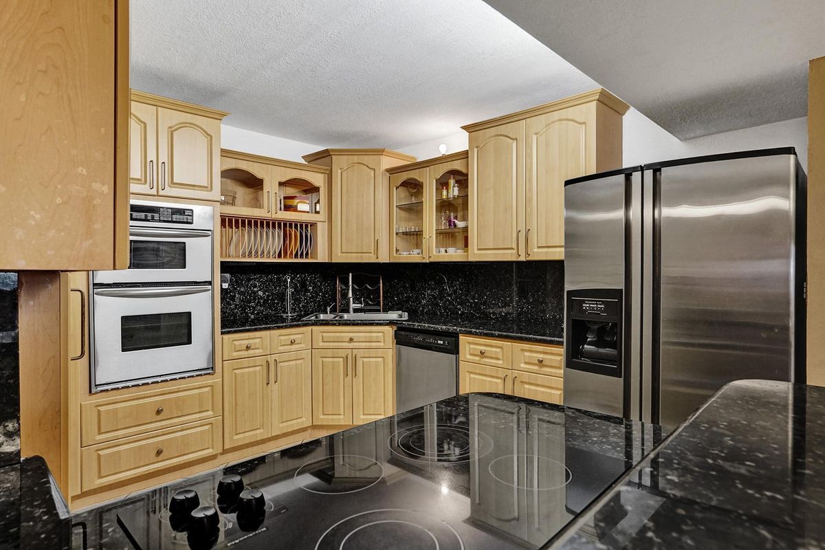 Building Photo - 3725 S Ocean Dr