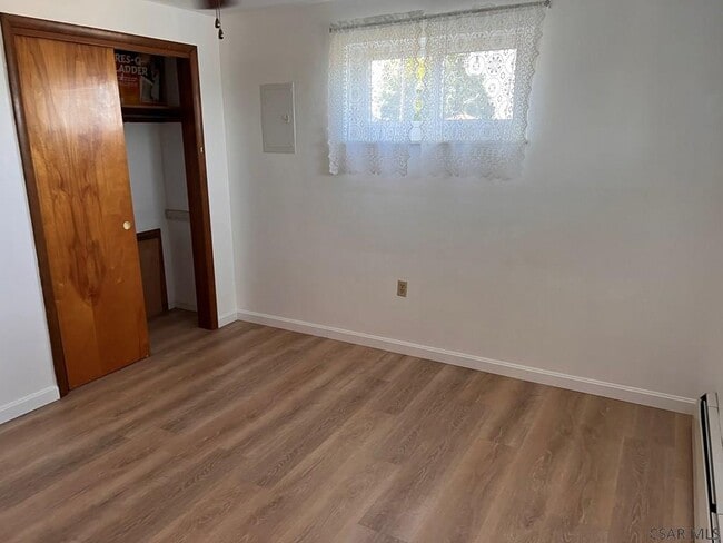 Building Photo - 129 Lulay St