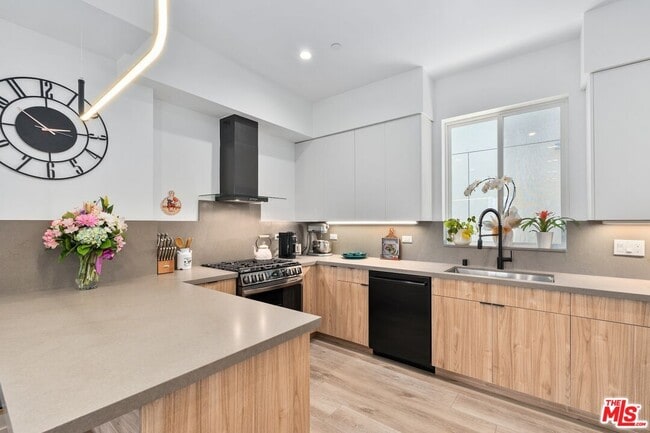 Building Photo - 4912 S Centinela Ave