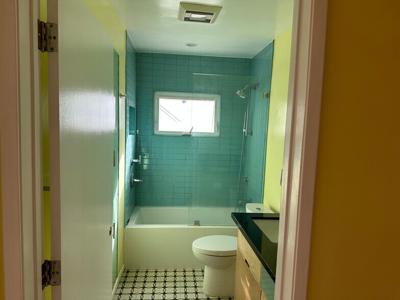 Bathroom - 4680 College View Ave