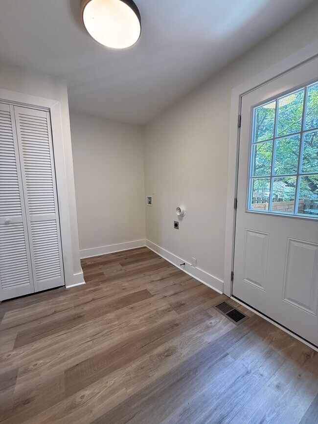 Building Photo - Beautifully Renovated Home in Prime Smyrna...