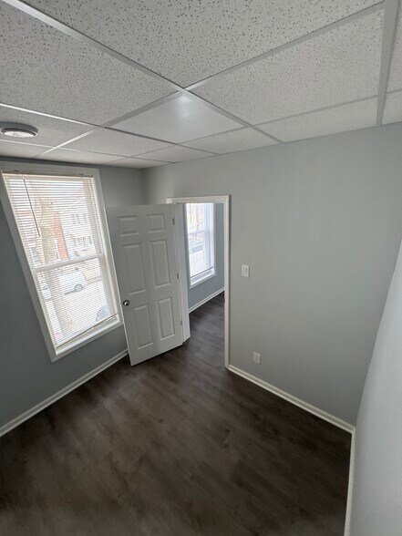 Building Photo - 2914 S Wells St