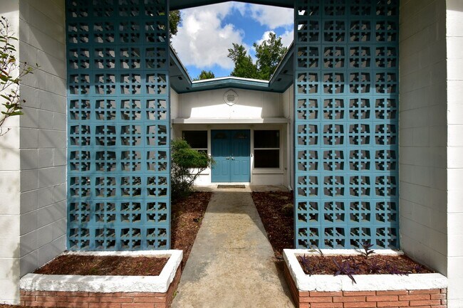 Building Photo - 3658 NW 40th Pl