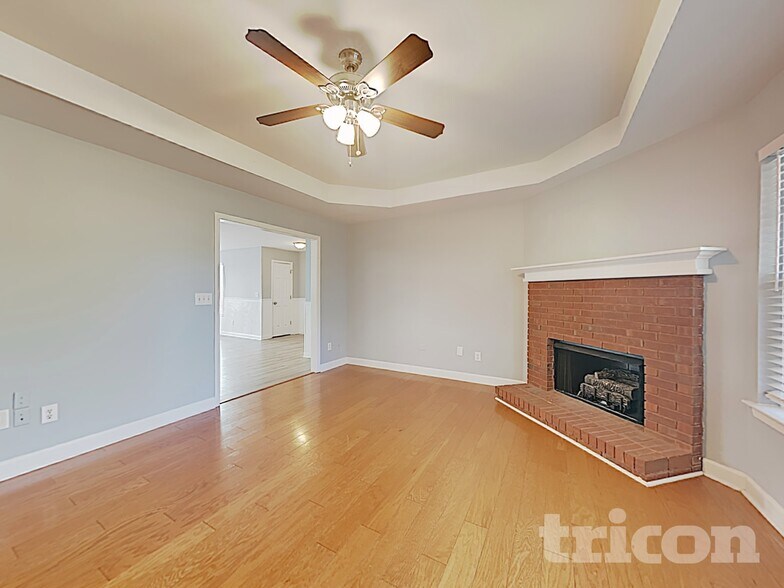 Building Photo - 162 Robbens Dr