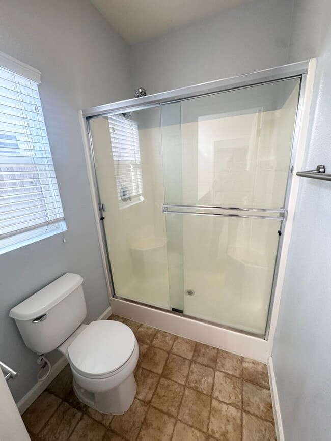 Building Photo - THREE BEDROOM TWO BATH SINGLE STORY HOME SEE VIDEO