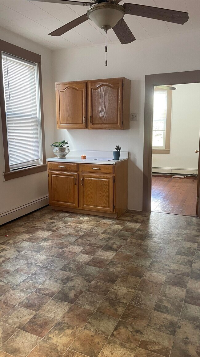 Building Photo - 135 W 24TH St