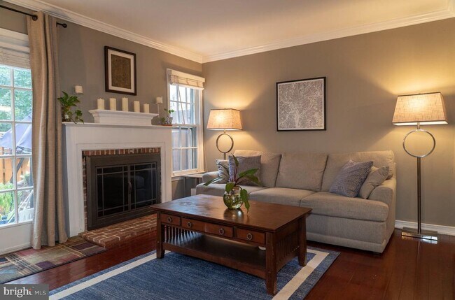 Building Photo - 2510 S Walter Reed Dr