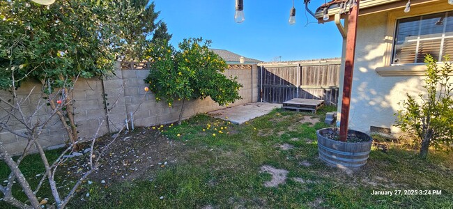 Building Photo - Orcutt Single Story Ranch Style Home with ...