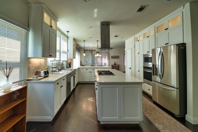 Building Photo - 6407 Dix St