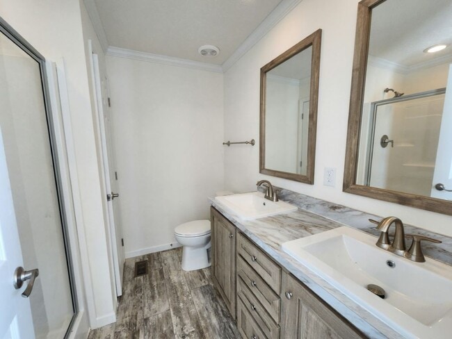 Building Photo - 518 Eland Dr