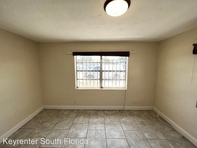 Building Photo - 2 br, 1 bath House - 740 NW 4th Street