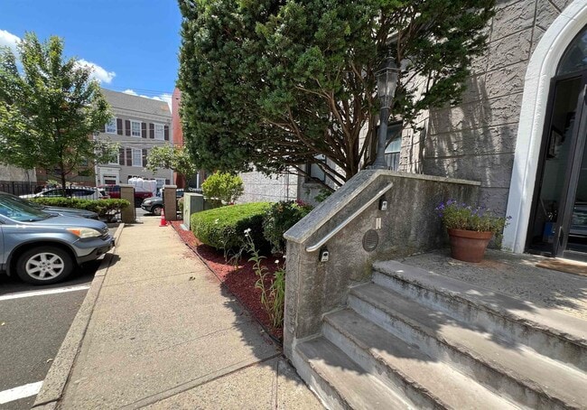Building Photo - 258 Barrow St