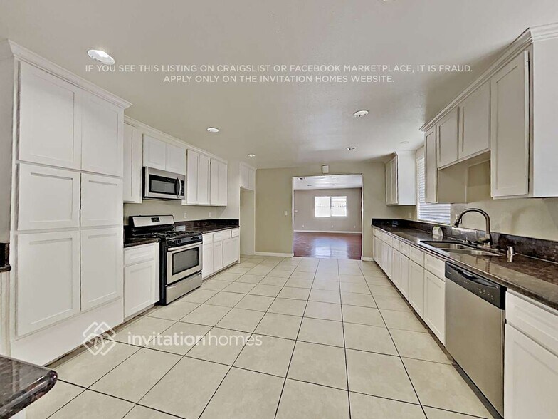 Building Photo - 1241 E Herring Ave