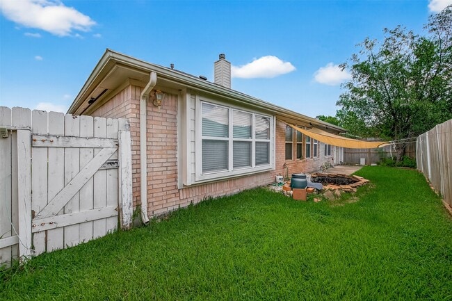 Building Photo - 9511 Mankay Ln