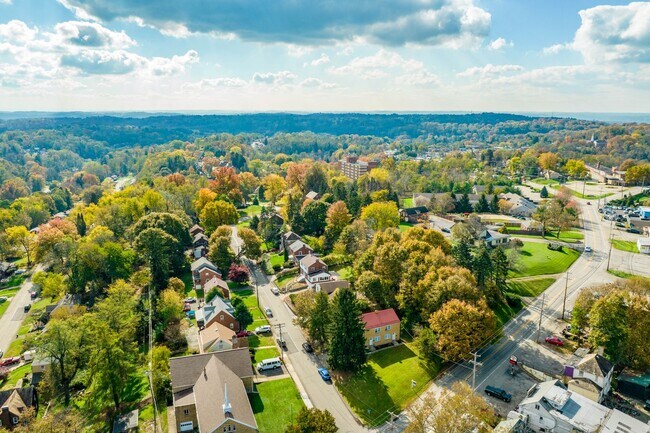 Building Photo - AVAILABLE FOR AUGUST 7TH!! Don't miss this FANTASTIC 1-bedroom in Penn Hills!