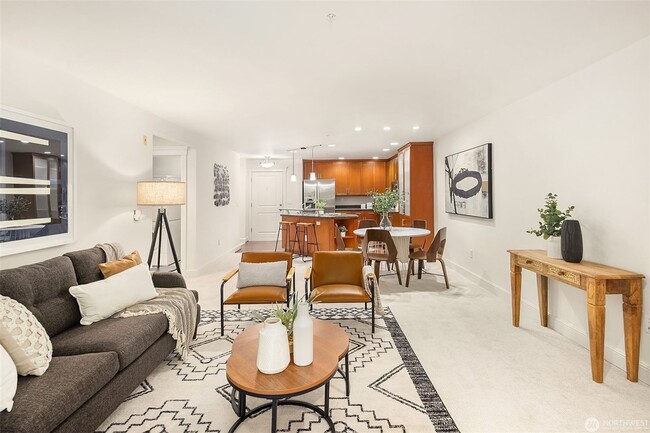 Building Photo - Quiet Magnolia condo within walking distan...