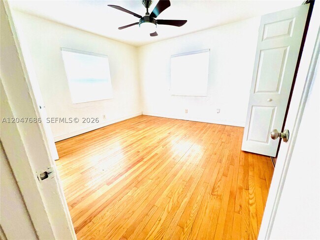 Building Photo - 410 Pinecrest Dr
