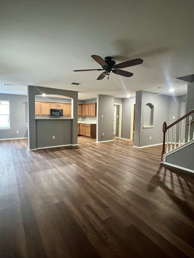 Building Photo - 9411 Rainbow Creek