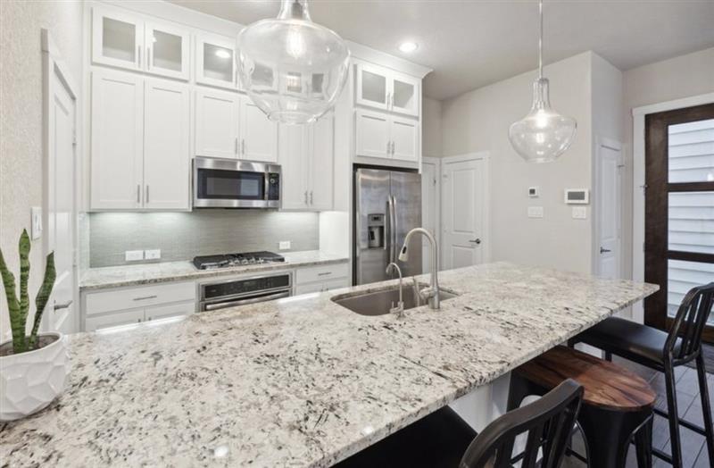 Kitchen - 3839 Harry Wurzbach Rd