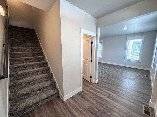 Building Photo - 3 Bed / 2.5 Bath Modern Home on Billings West End